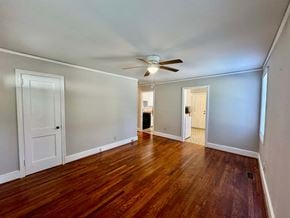 Columbia house for rent - A room with wooden floors and a ceiling fan.