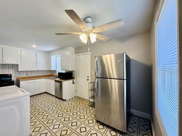 Columbia house for rent - A kitchen with a stainless steel refrigerator and a tile floor.