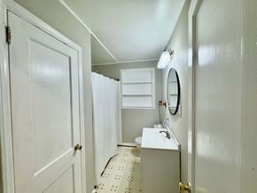 Columbia house for rent - A small bathroom with a toilet, sink and mirror.