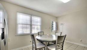 Rome house for rent - A dining room with a table and chairs.