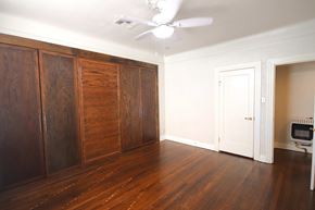 New Orleans house for rent - A room with wooden floors and a ceiling fan.