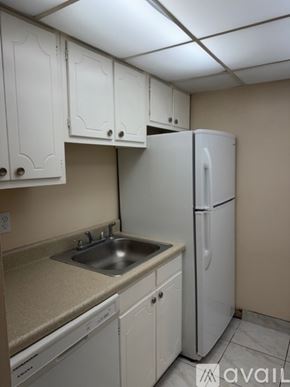 Lantana apartment for rent - A white sink and toilet in a bathroom with a white bathtub.