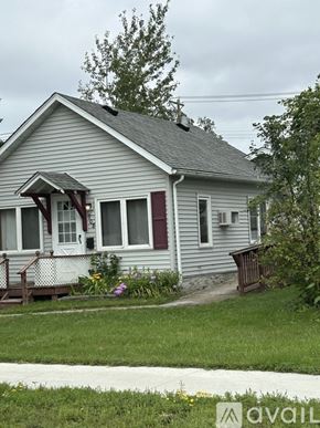 Bemidji house for rent - A house with a porch and a red door.