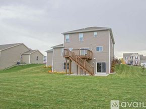 Oconomowoc house for rent - A house with a large front yard is available for rent.