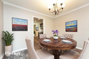 Jefferson house for rent - A dining room with a wooden table set for six.
