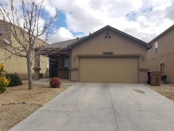 Las Cruces house for rent - A house with a driveway in front of it.