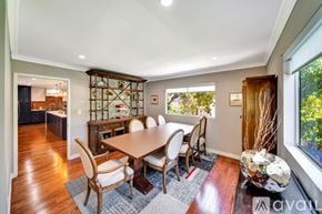 Los Angeles house for rent - A dining room with a wooden table and chairs.