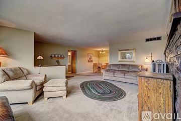 Boise house for rent - A living room with a rug and a couch.