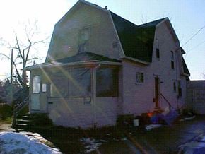 Lansing apartment for rent - A house with a green roof and a red door.