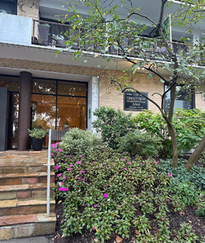 Washington apartment for rent - The front of a building with a sign that says Crestview 300.