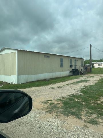 Clyde house for rent - A building with a gravel driveway in front of it.