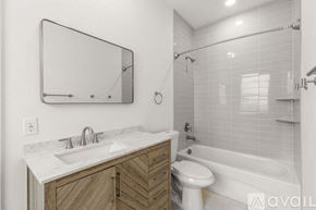 Tampa townhouse for rent - A spacious room with wooden flooring and a chandelier hanging from the ceiling.