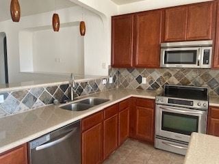 Cedar Park house for rent - A kitchen with brown cabinets and a tiled backsplash.