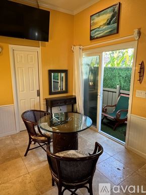Honolulu apartment for rent - A dining room with a glass table and chairs.