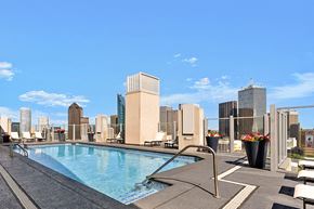 Dallas apartment for rent - Skyhouse Dallas - Rooftop saltwater pool - Apartments in Uptown Dallas