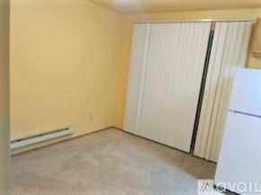 Lynnwood apartment for rent - A room with a white door and a white wall.