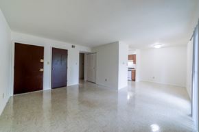 Indianapolis apartment for rent - Apartment Living Area at Cambridge Square North