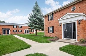 Indianapolis apartment for rent - Exterior Apartment Building at Carriage House East
