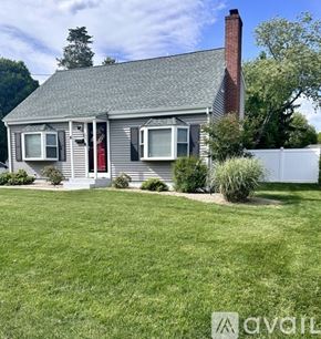 Old Saybrook house for rent - A house with a red door and a grey roof.