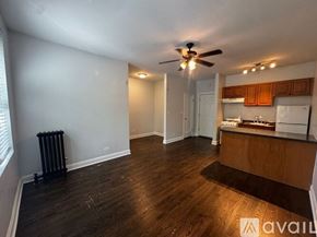 Chicago apartment for rent - A living room with a wood floor and a ceiling fan.