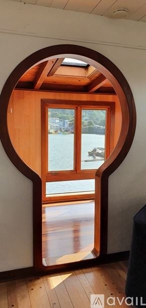Sausalito house for rent - A dining room with a table and chairs is shown.