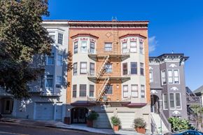 San Francisco apartment for rent - A row of houses with a blue car parked in front of the first one.