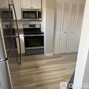 Colorado Springs townhouse for rent - A kitchen with a stove, microwave, and refrigerator.