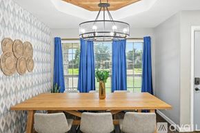 Keller house for rent - A dining room with a wooden table and chairs.