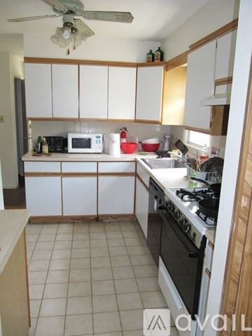College Park townhouse for rent - A living room with a white couch and a coffee table.