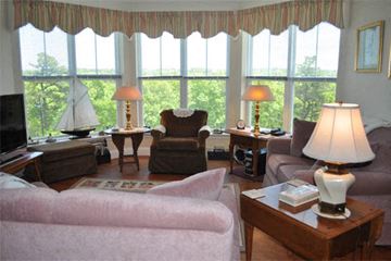 Bourne apartment for rent - A living room with a pink couch and a white lamp.