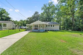 Jacksonville house for rent - A house with a white fence and a green lawn.