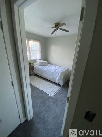 Davenport house for rent - A bedroom with a bed, a ceiling fan, and a window.