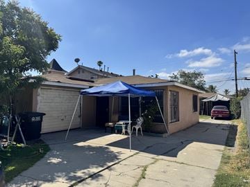 Los Angeles apartment for rent - A house with a blue tarp covering a patio area.