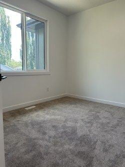 Edmonton apartment for rent - A room with a carpeted floor and a window.