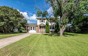 Jacksonville house for rent - A house with a white door and a tree in front.
