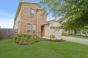 Richmond house for rent - A house with a brick facade and a well-kept lawn.
