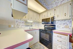 Rockledge house for rent - A dining room with a wooden table and chairs.