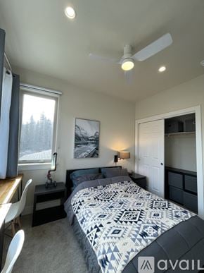 Silverthorne apartment for rent - A bedroom with a bed, a lamp, and a picture on the wall.