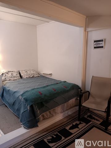 Mobile apartment for rent - A bedroom with a bed and a chair.