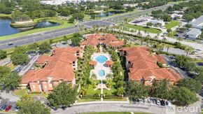 Orlando apartment for rent - A bird's eye view of a resort with a swimming pool in the center.