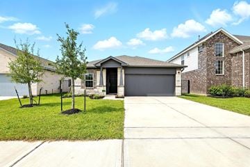 Houston house for rent - A house with a garage and a driveway in front.