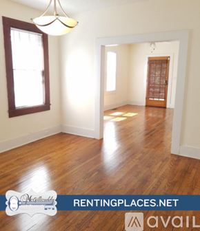 Augusta house for rent - A room with wooden floors and a ceiling fan.