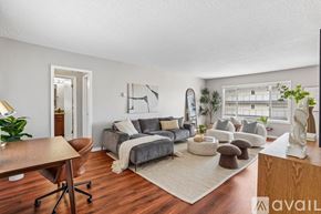 Santa Monica condo for rent - A dining room with a round marble table and grey chairs.