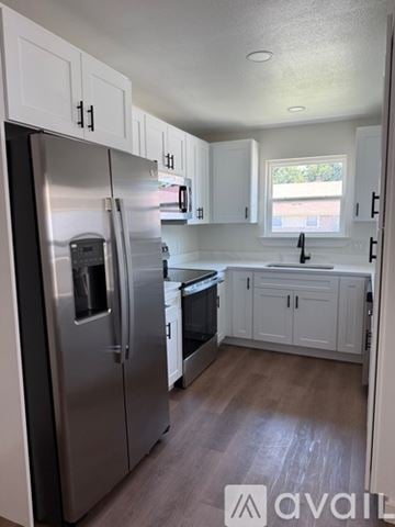 Arlington townhouse for rent - A kitchen with a stainless steel refrigerator and white cabinets.