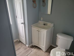 Dublin apartment for rent - A bathroom with a toilet, sink, and medicine cabinet.
