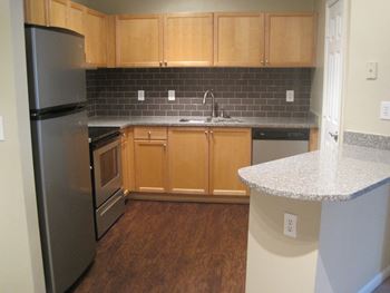 Open kitchen with breakfast bars*