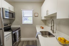 Davie apartment for rent - A kitchen with a stove, microwave, and oven.