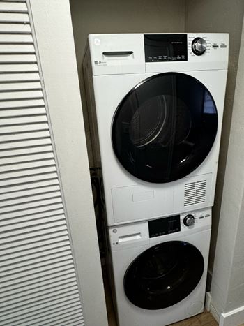 Washer & dryer (in select homes)