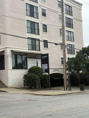 Columbia apartment for rent - A tall building with the number 2009 on it.