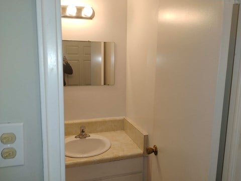 Floor plan for 2 beds, 1 bath, 900 sqft